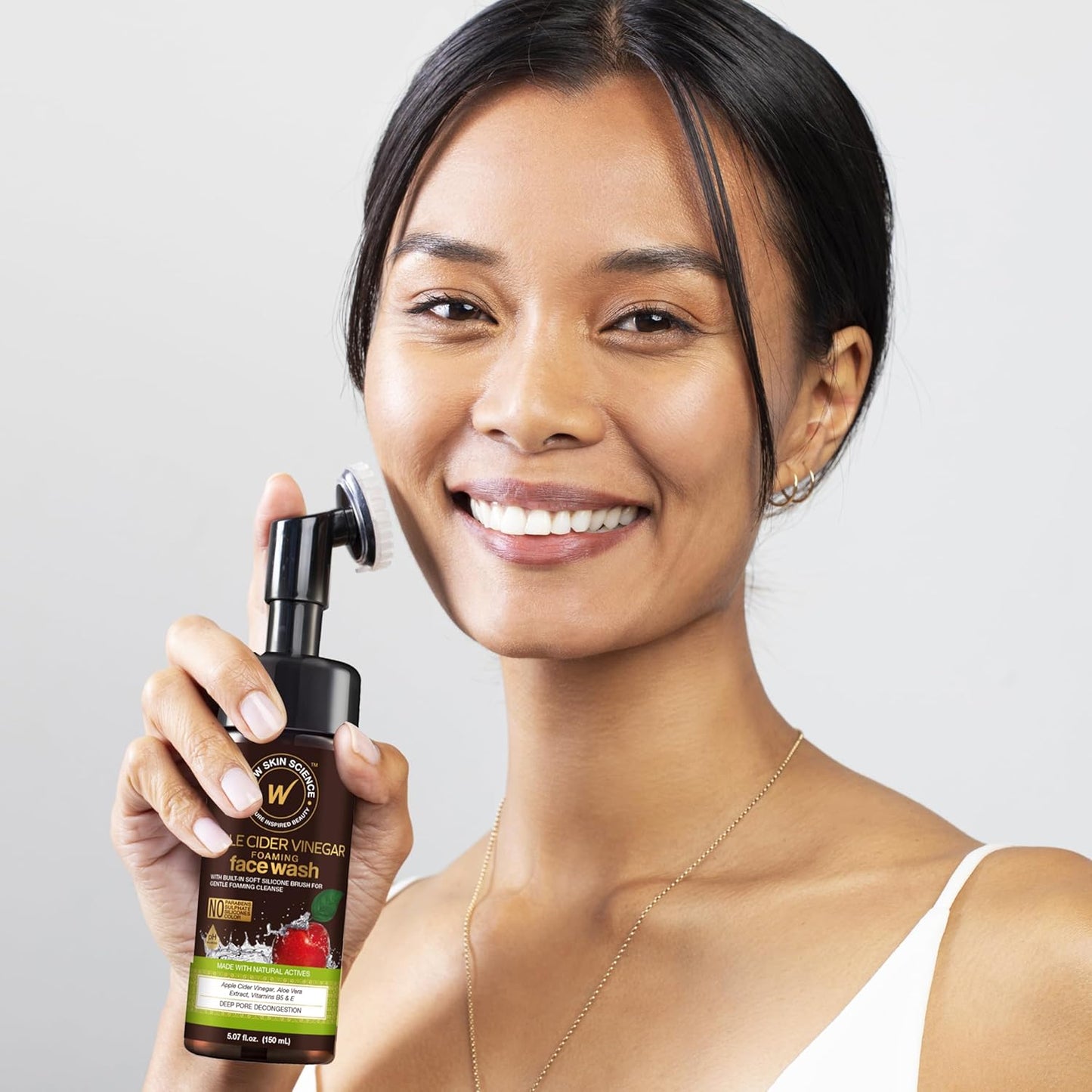 WOW SKIN SCIENCE APPLE CIDER VINEGAR FACE WASH W/BRUSH, 150ML